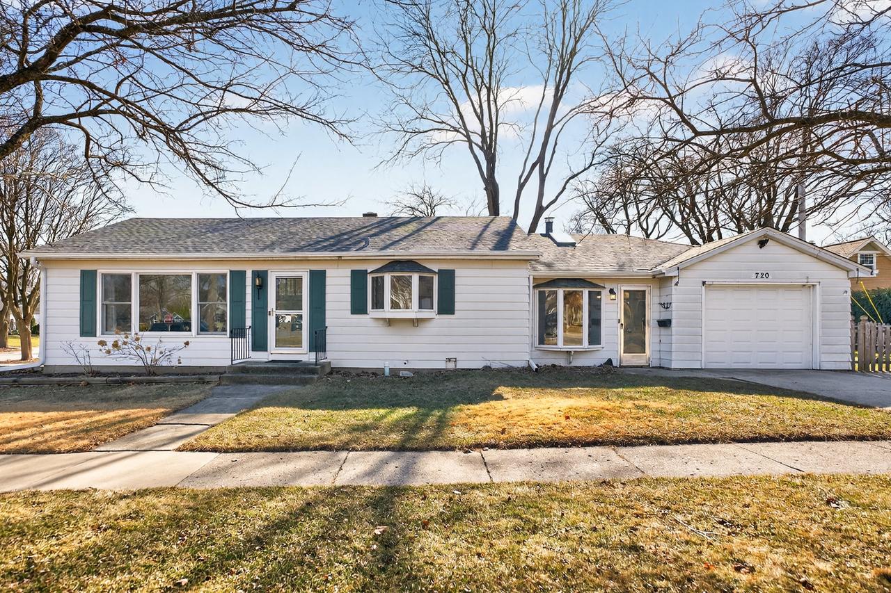 720 E Harrison Ave., Wheaton, IL 60187