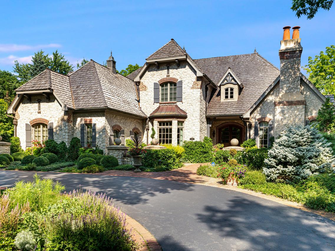 1317 Fox Glen Dr., St. Charles, IL 60174