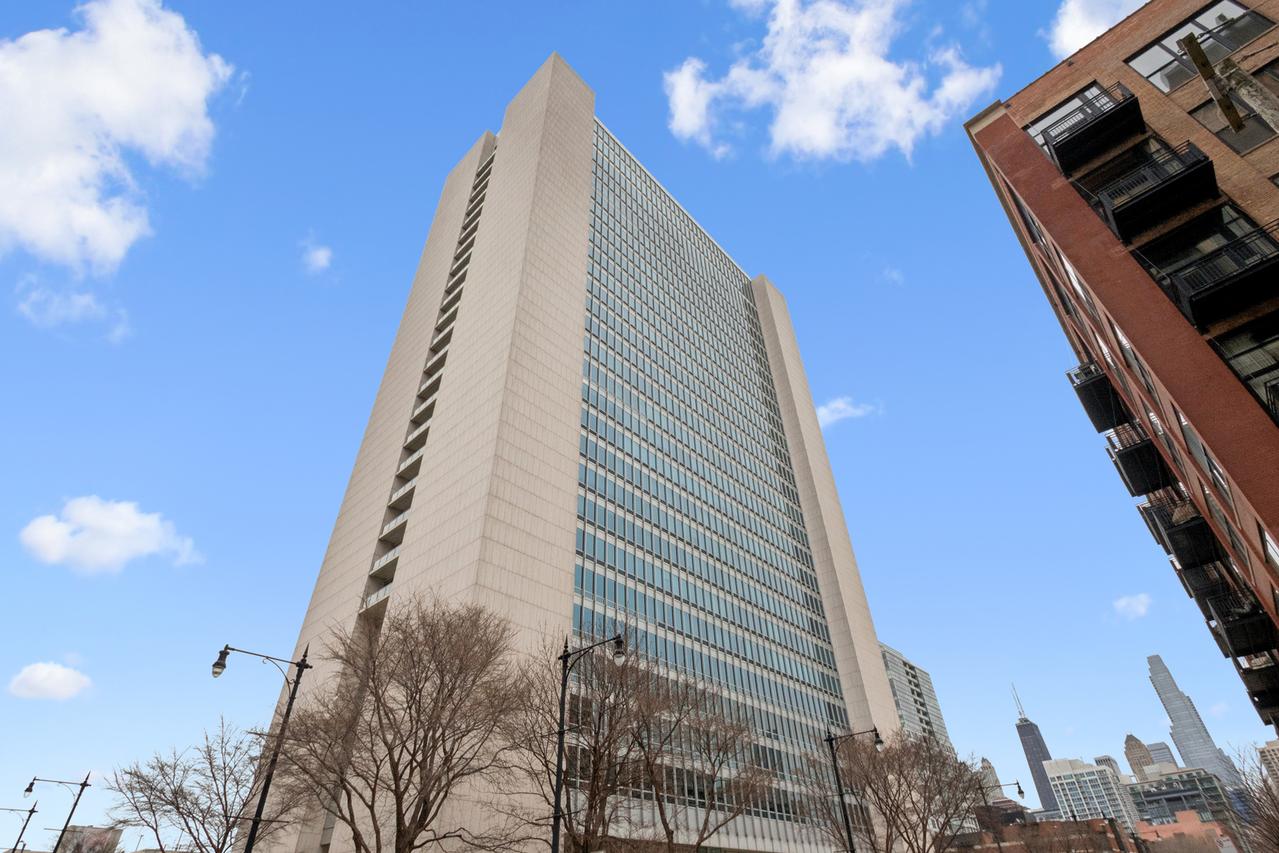 500 W Superior St. #1513, Chicago, IL 60654