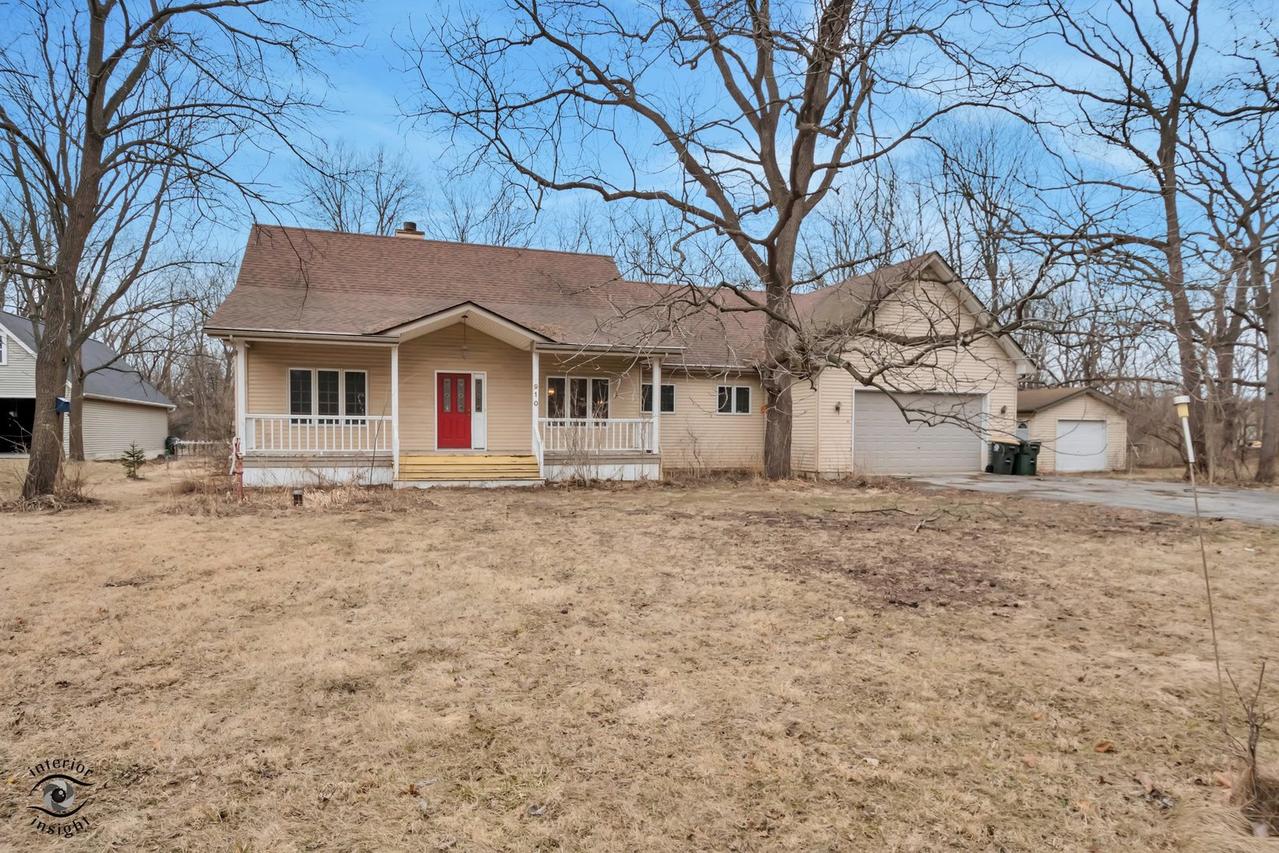 910 Oldfield Rd., Downers Grove, IL 60516