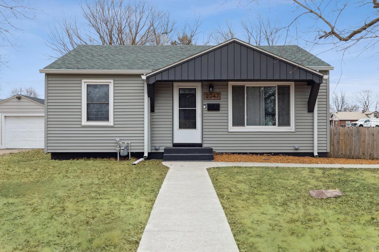 2047 32nd St., Rock Island, IL 61201