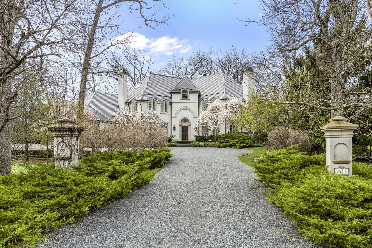 1315 Abington Cambs Dr., Lake Forest, IL 60045