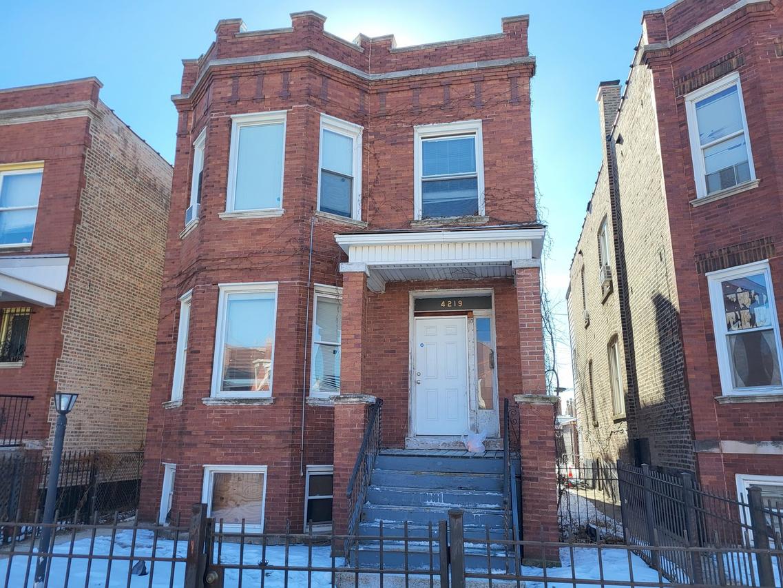 4219 W Cullerton St., Chicago, IL 60623