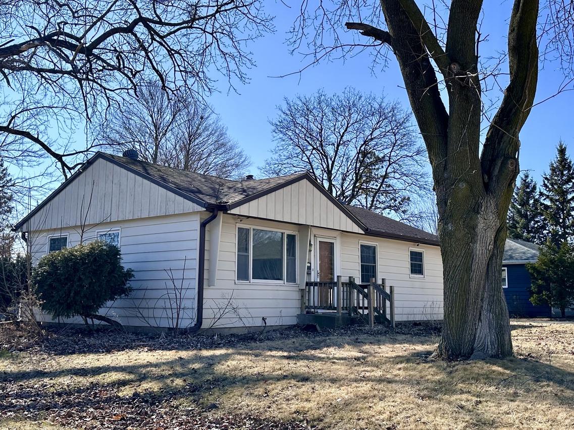 938 E Garden St., Dekalb, IL 60115