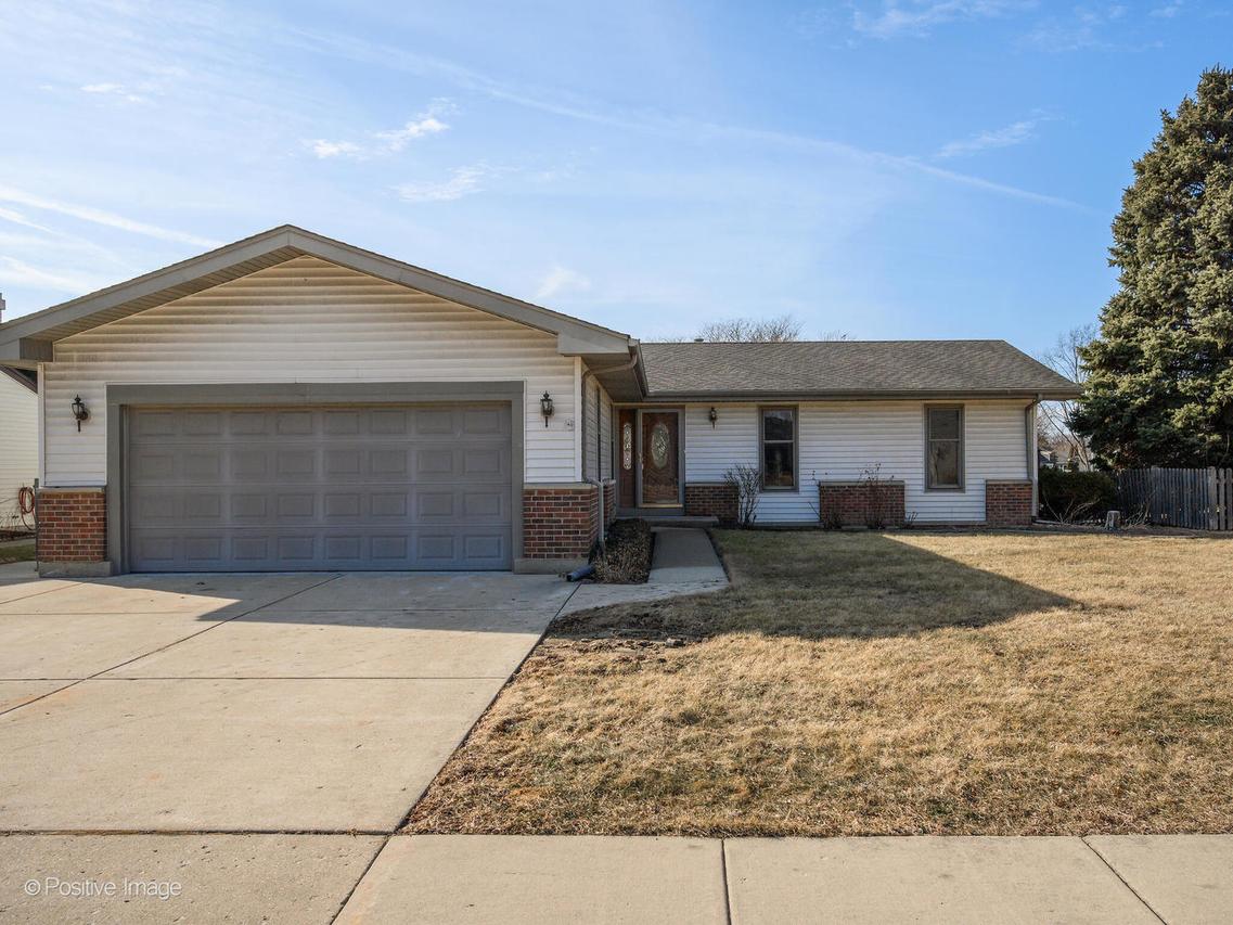 130 W End Rd., Roselle, IL 60172