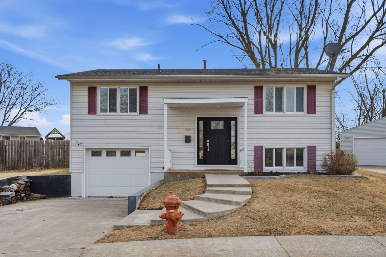 368 33rd Avenue Ct., East Moline, IL 61244