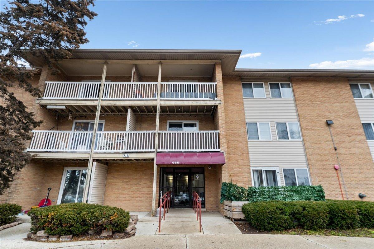 930 Beau Dr. #312, Des Plaines, IL 60016