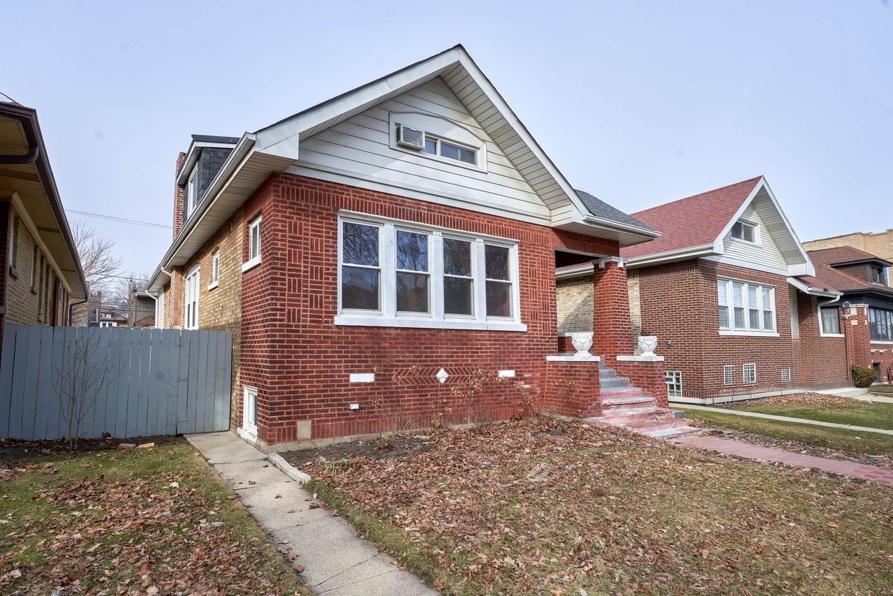 6430 N Maplewood St., Chicago, IL 60645
