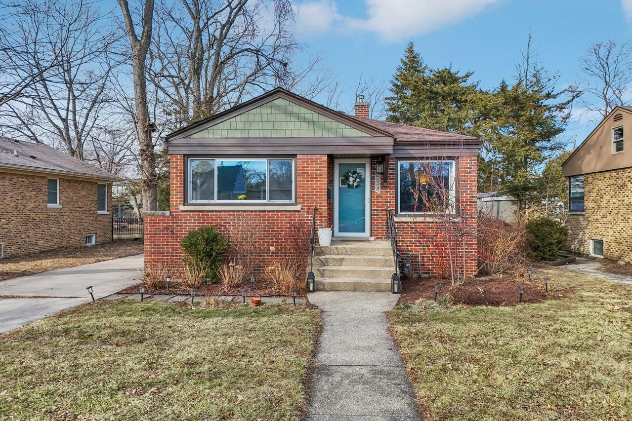 534 Hermitage Dr., Deerfield, IL 60015