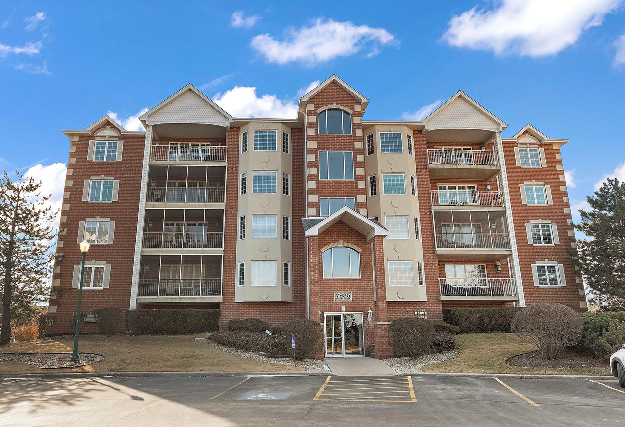 7935 Trinity Cir. #1SE, Tinley Park, IL 60487