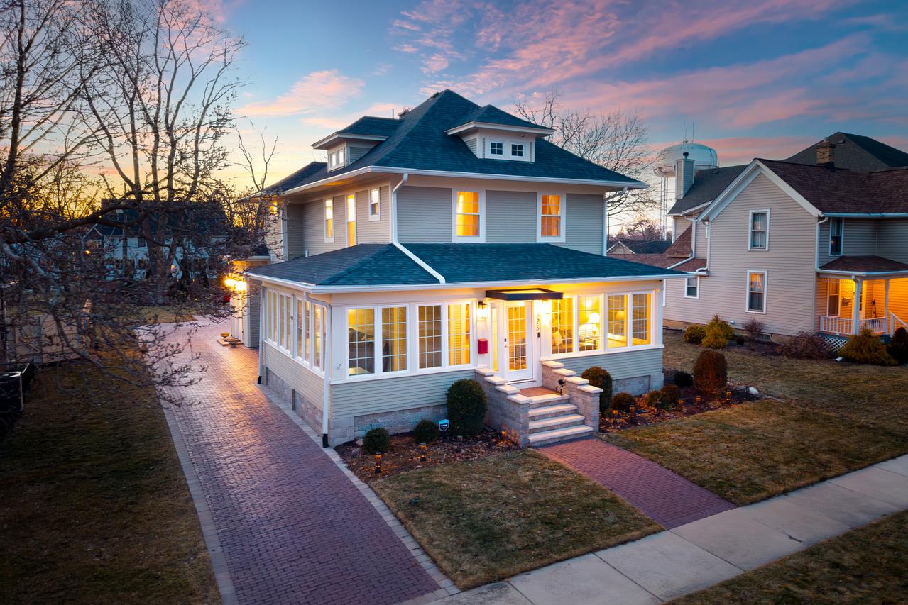 325 N Wright St., Naperville, IL 60540