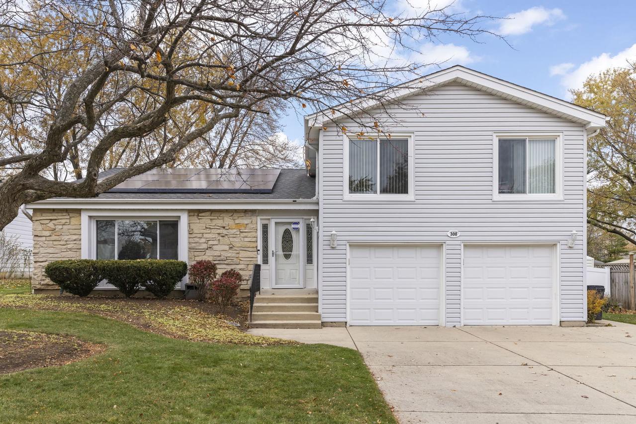 308 Plymouth Ln., Bloomingdale, IL 60108