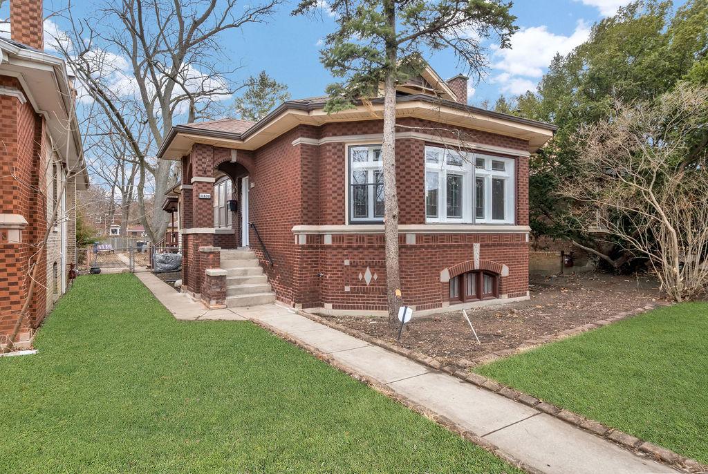 11630 S Hale Ave., Chicago, IL 60643