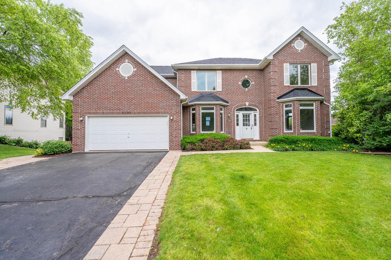 1295 Hunters Ridge, Hoffman Estates, IL 60192