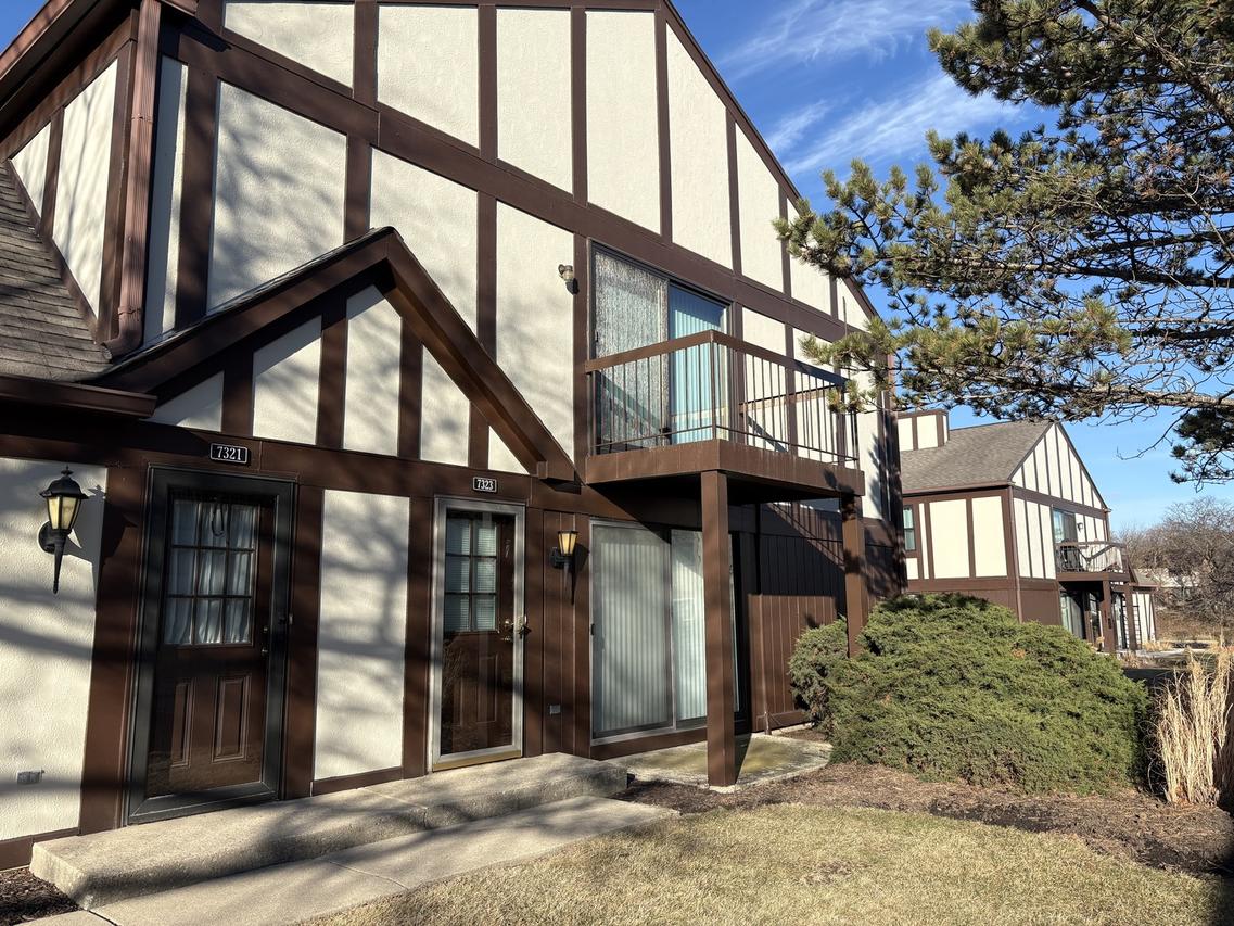 7321 Baybury Rd., Downers Grove, IL 60516