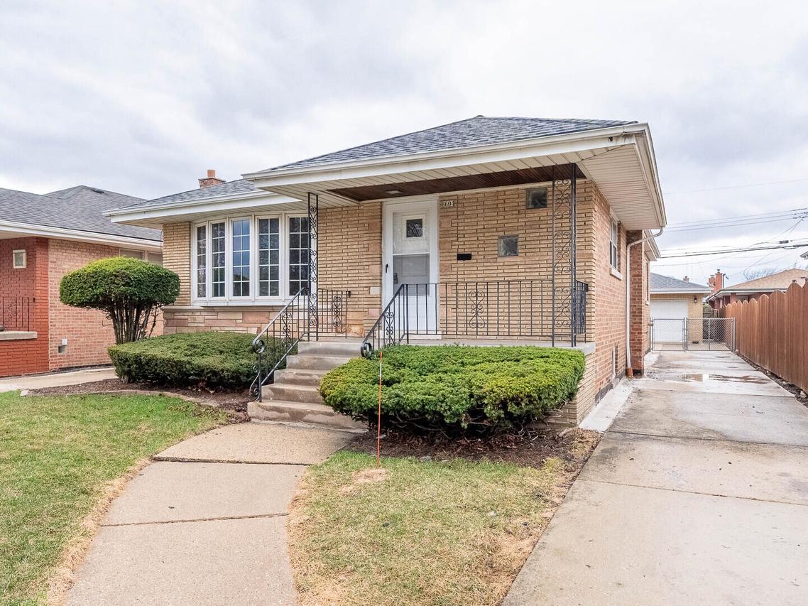 8604 S Kenneth Ave., Chicago, IL 60652