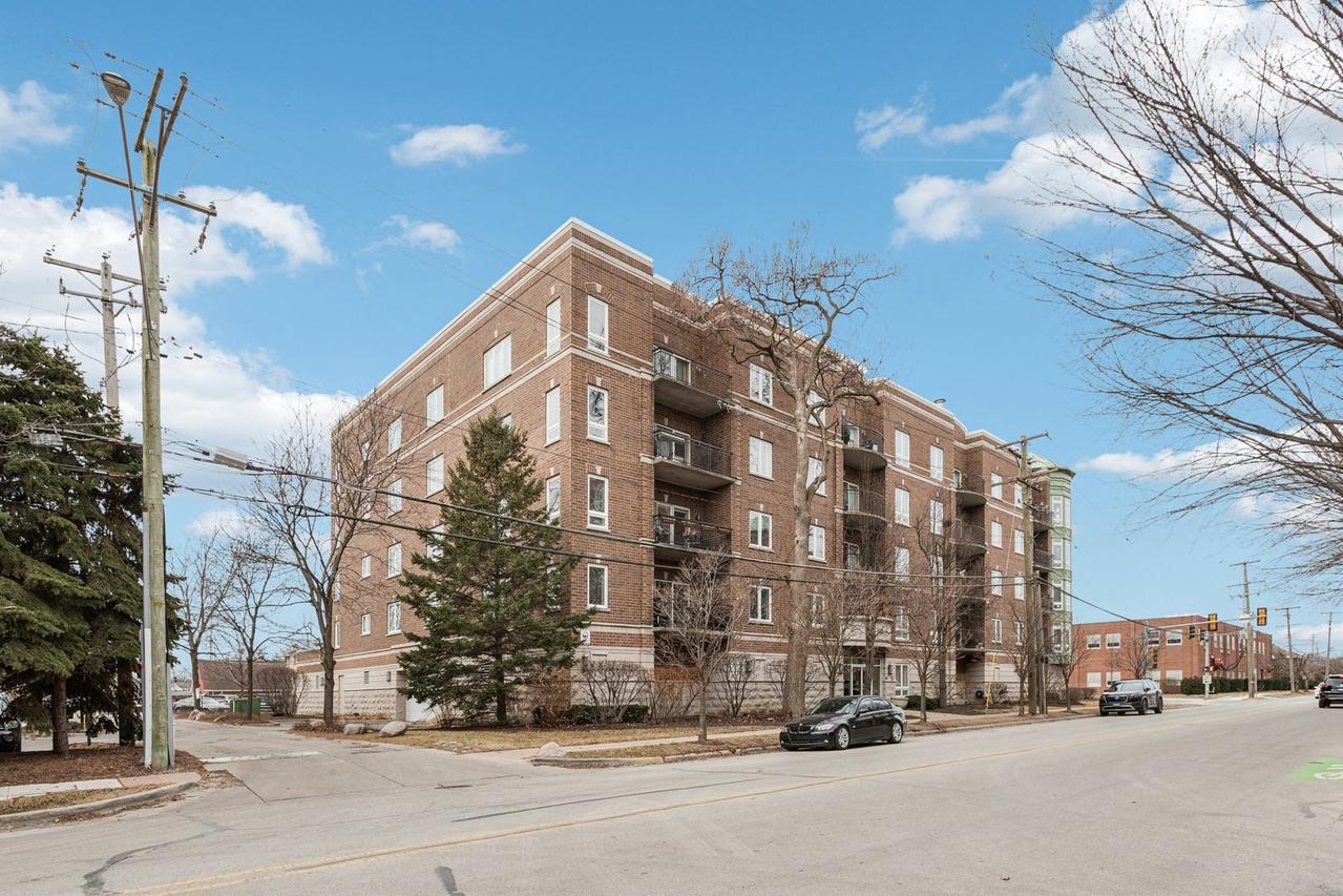 1277 E Thacker St. #303, Des Plaines, IL 60016