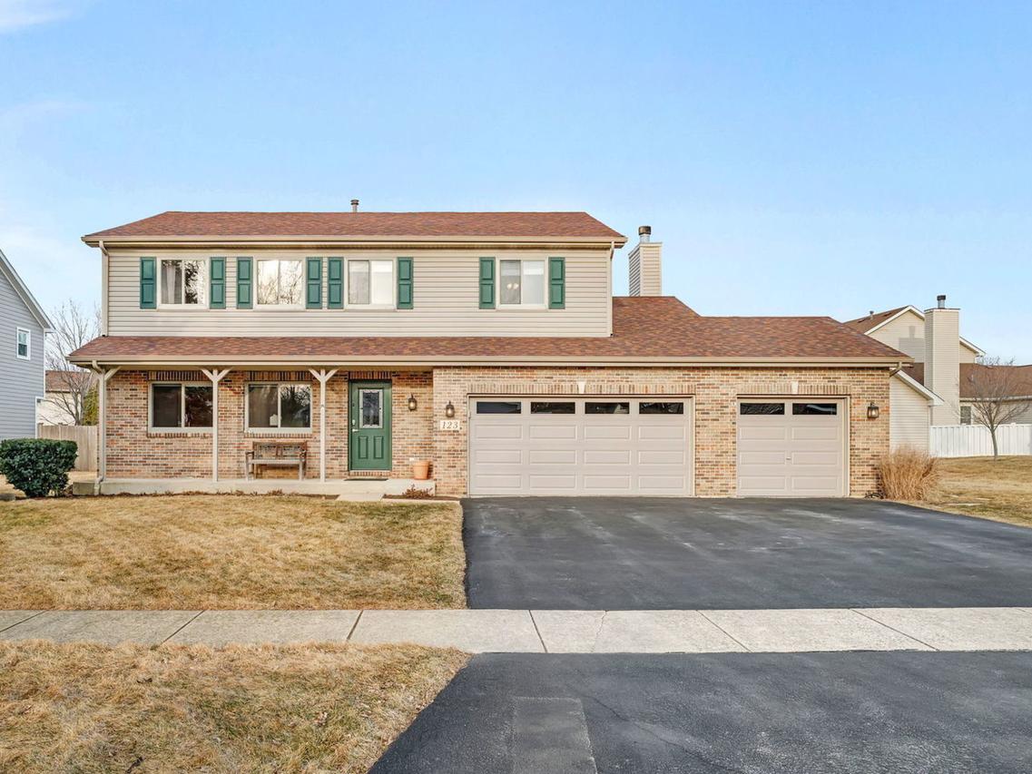 123 Fox Chase Dr., Oswego, IL 60543