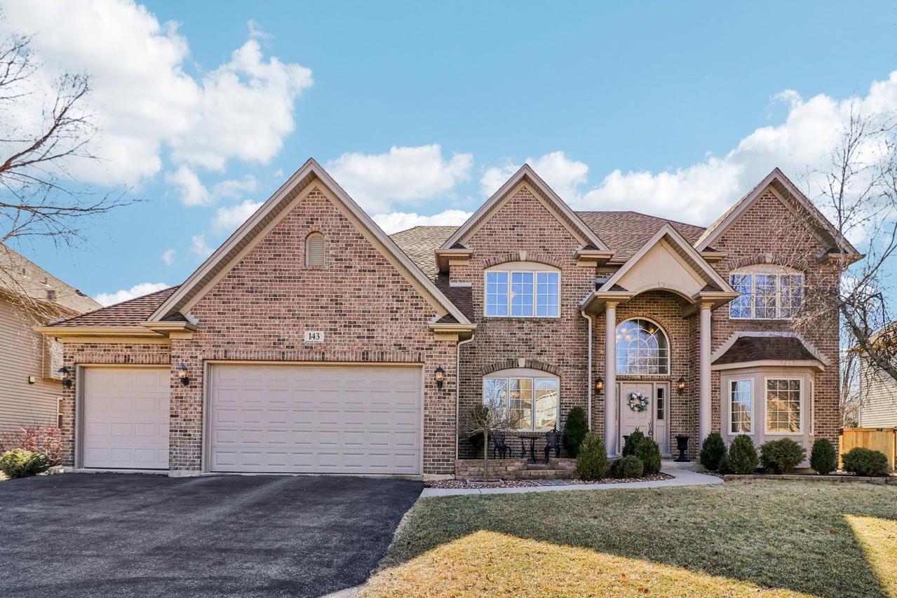 143 Pineridge Dr., Oswego, IL 60543