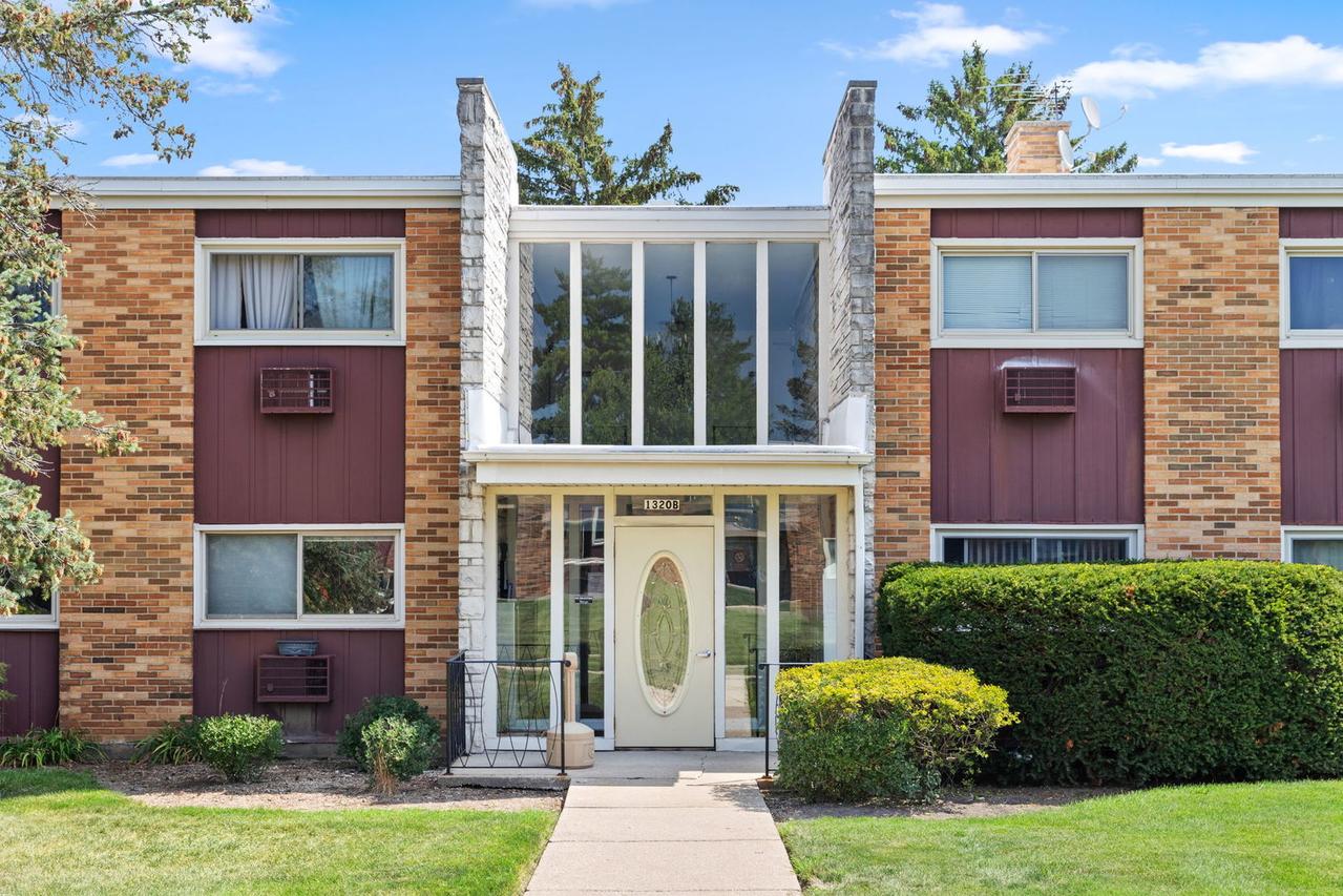 1320B Lore Ln. #110, Lombard, IL 60148