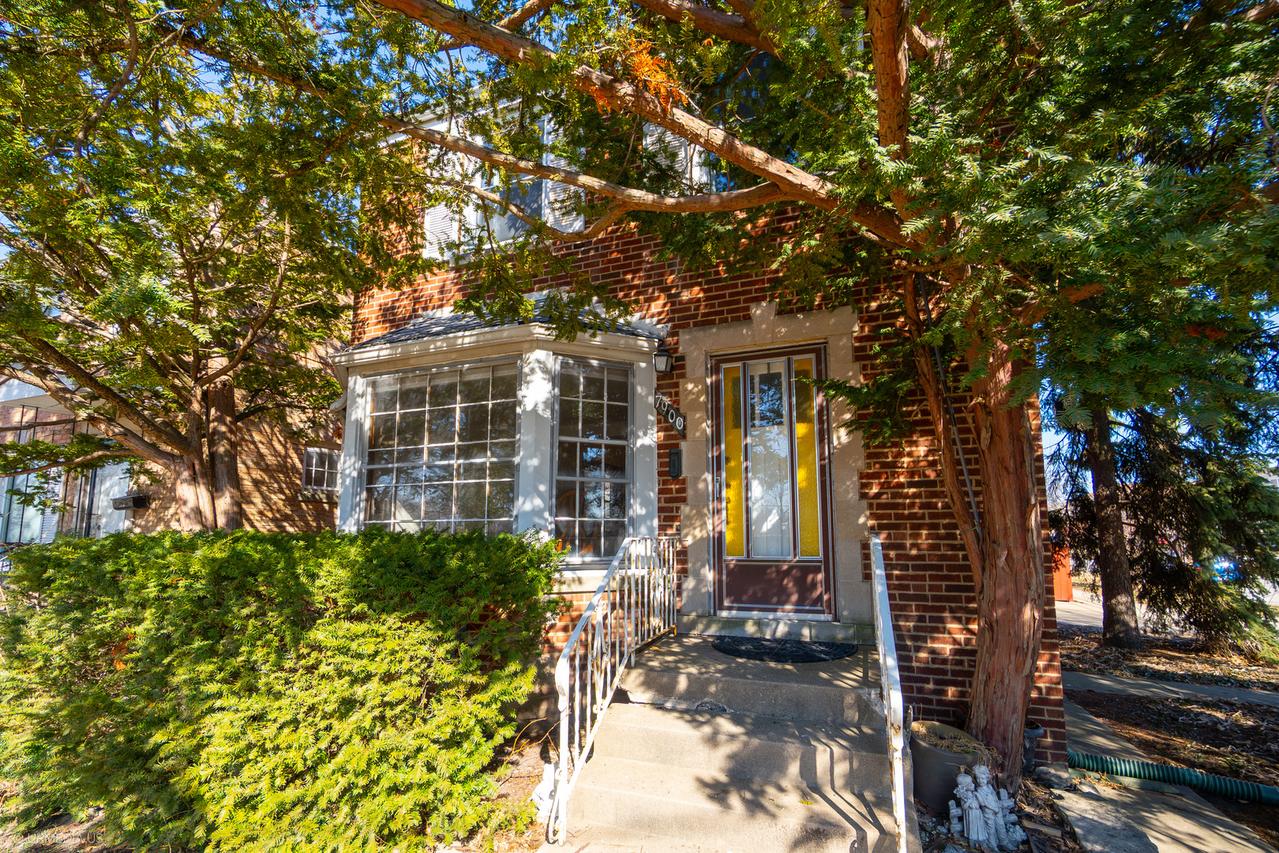 7900 W Fullerton Ave., Elmwood Park, IL 60707