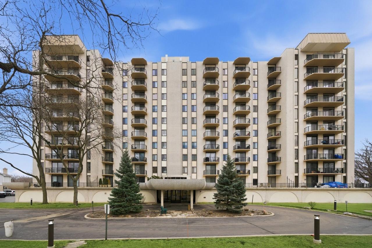 190 S Wood Dale Rd. #806, Wood Dale, IL 60191