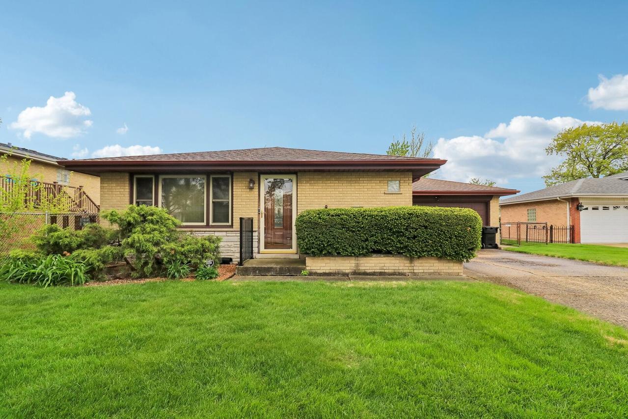 8136 Odell Ave., Bridgeview, IL 60455