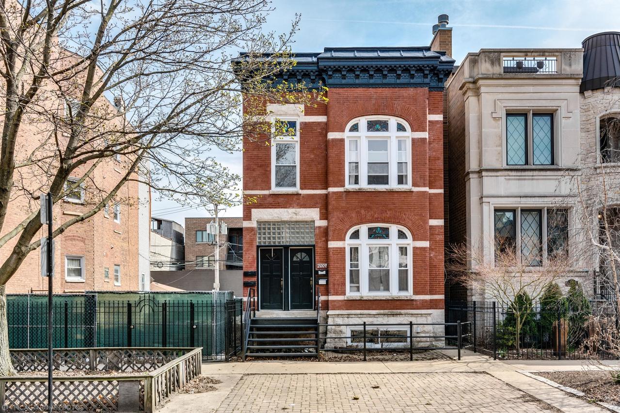 2009 W Huron St., Chicago, IL 60612