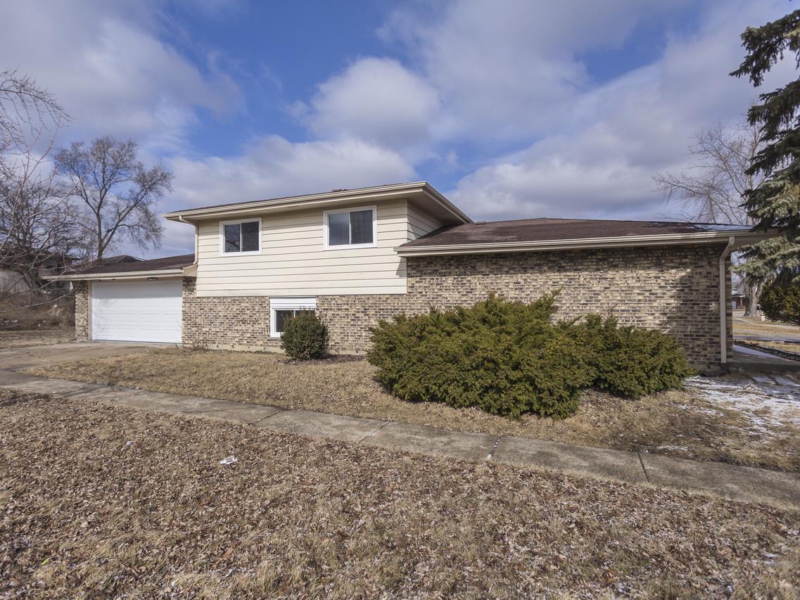 18008 Edwards Ave., Country Club Hills, IL 60478