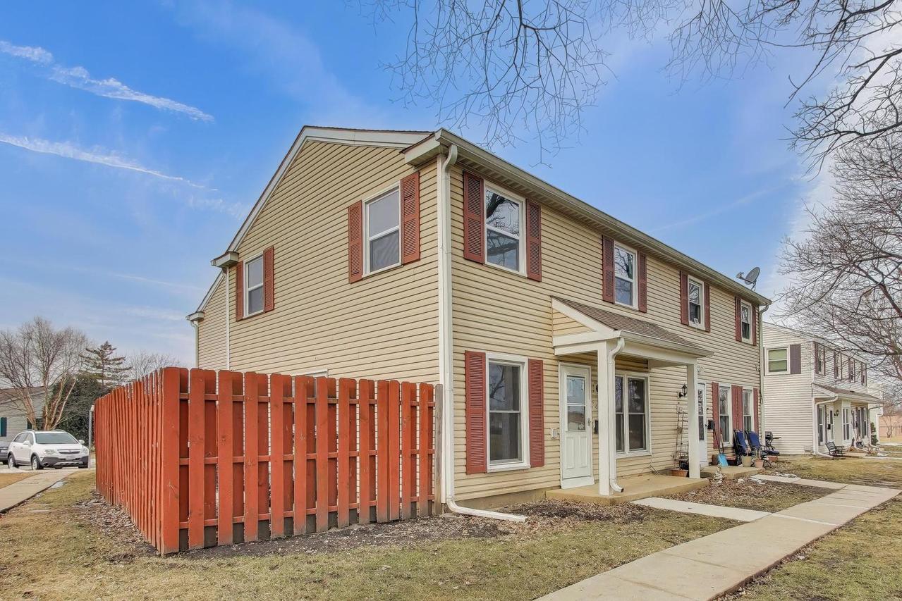 1834 Jamestown Cir., Hoffman Estates, IL 60169