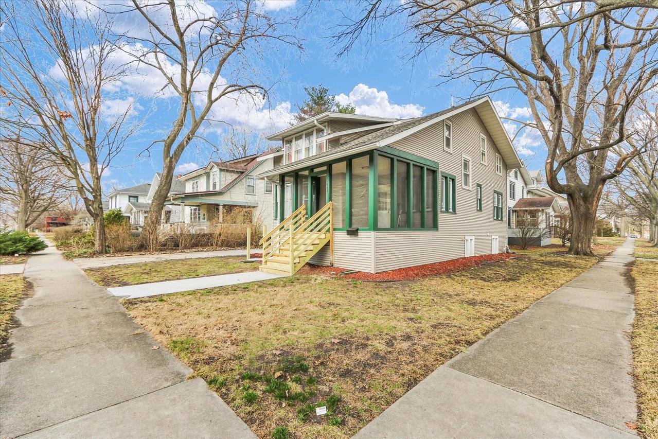 502 W John St., Champaign, IL 61820