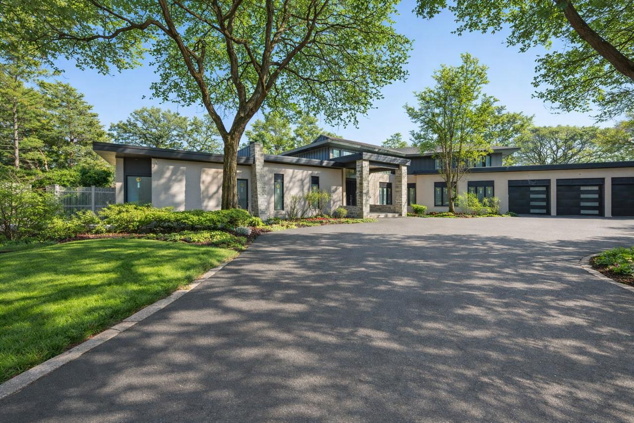 411 Woodland Ct., Glenview, IL 60025