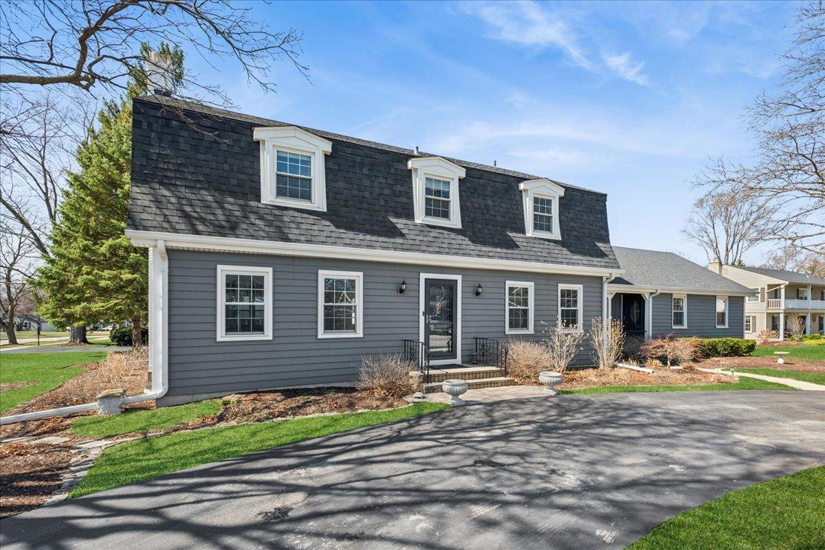 1318 Gamon Rd., Wheaton, IL 60189