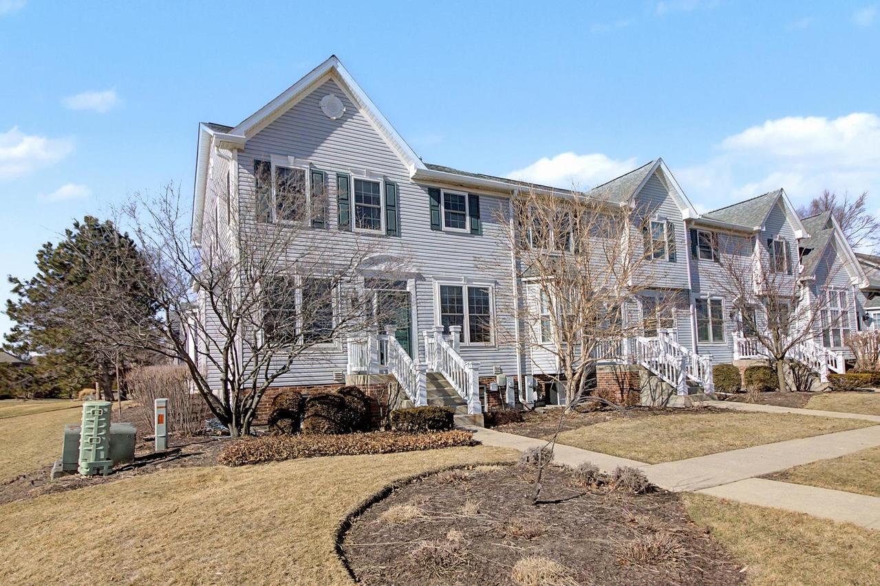 2047 Swan Ln., Batavia, IL 60510