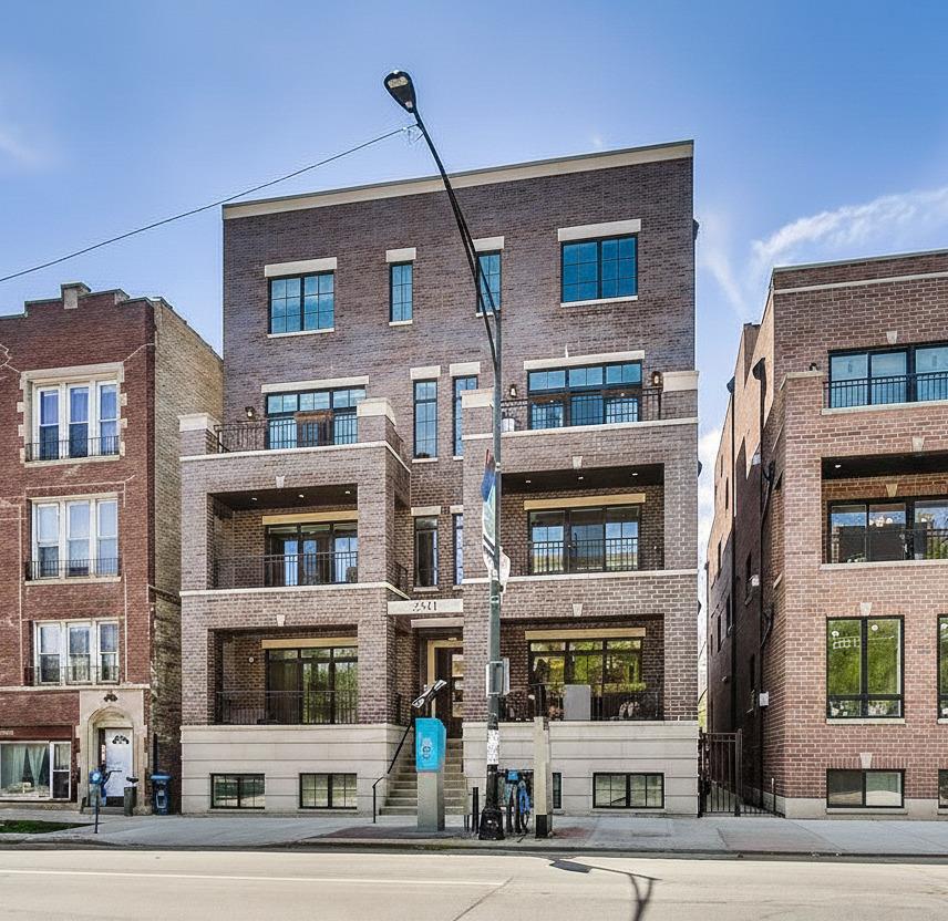 2341 W Roscoe St. #3W, Chicago, IL 60618