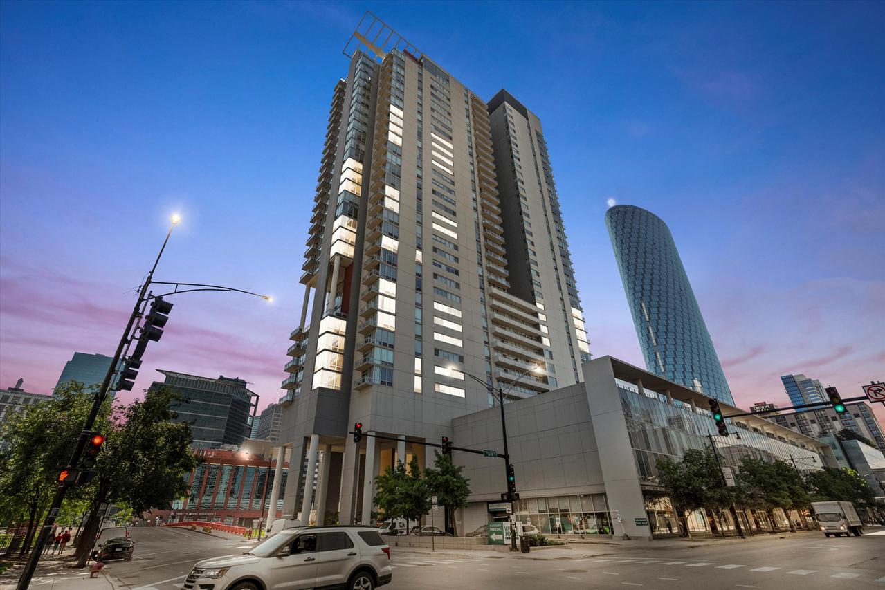 737 W Washington Blvd. #2702, Chicago, IL 60661