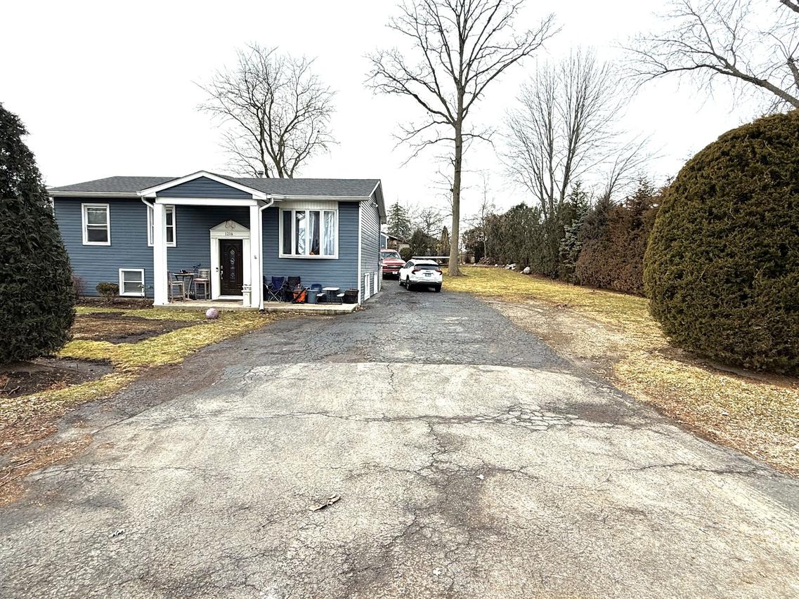1216 N Lakeshore Dr., Round Lake Beach, IL 60073