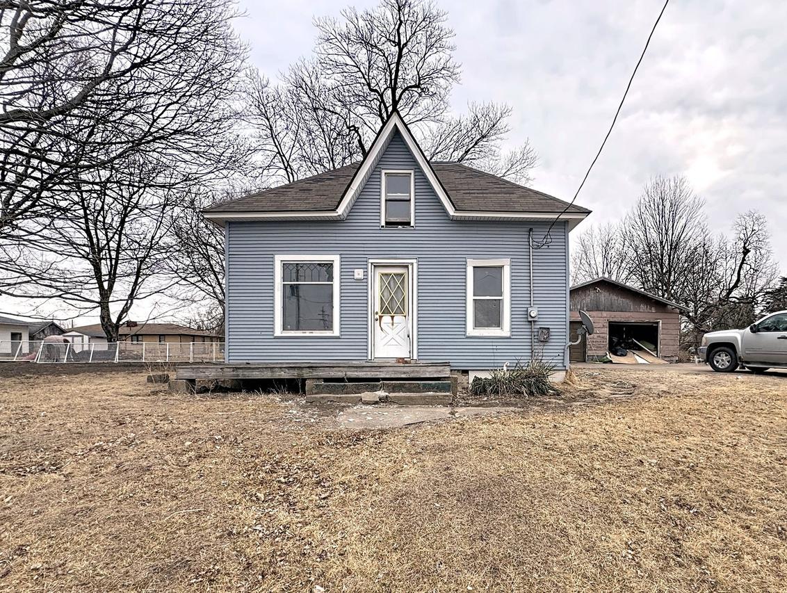 13503 140th St., Taylor Ridge, IL 61284