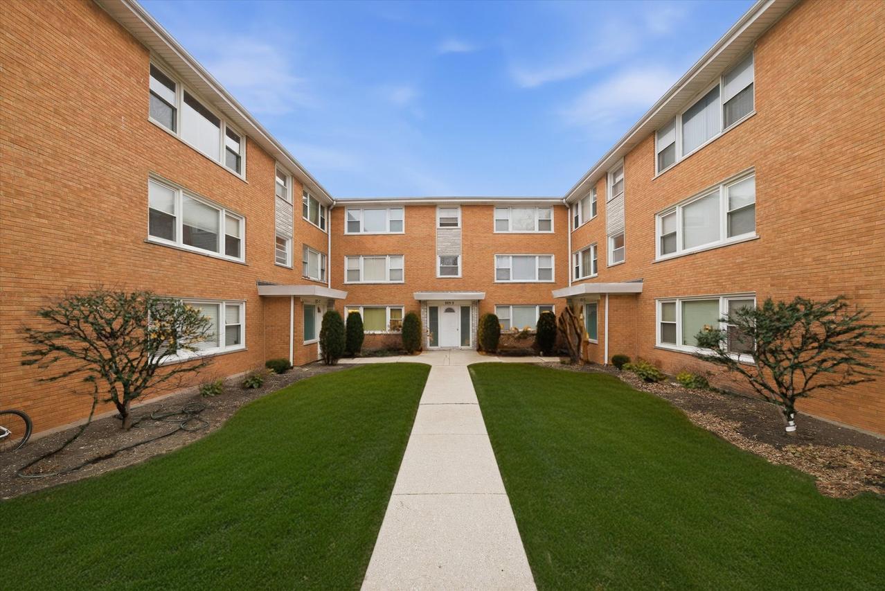 6925 W 64th Pl. #3F, Chicago, IL 60638