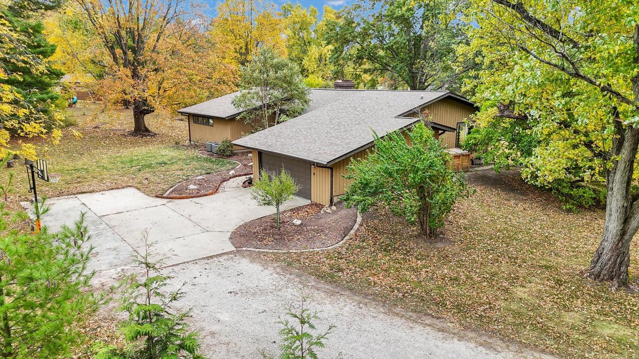 1010 Parkview Dr., Mahomet, IL 61853