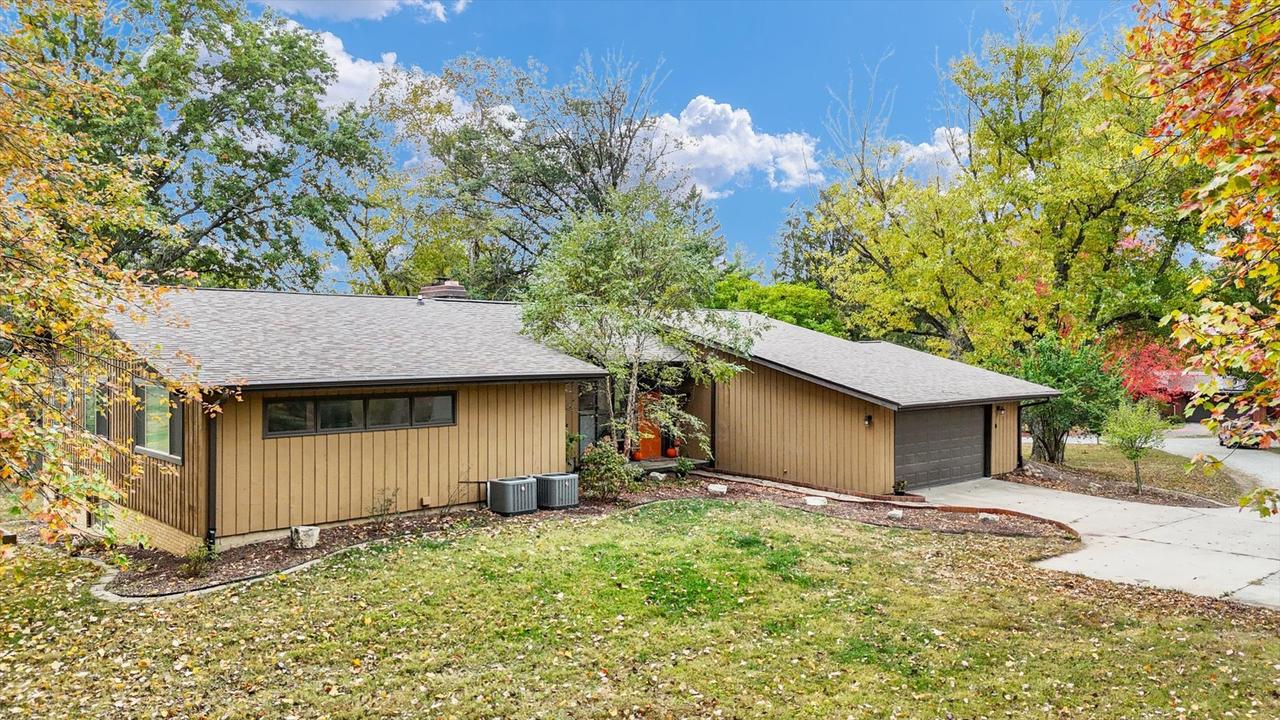 1010 Parkview Dr., Mahomet, IL 61853