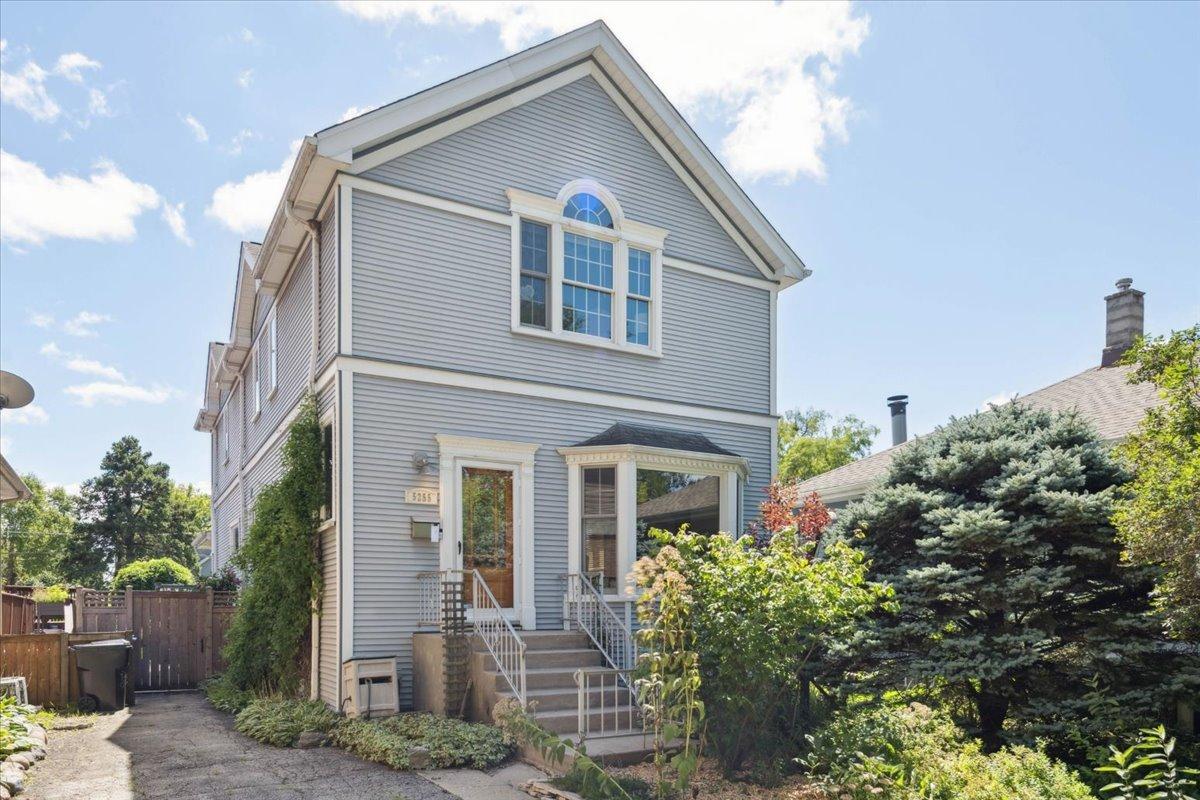 5255 W Ardmore Ave., Chicago, IL 60646