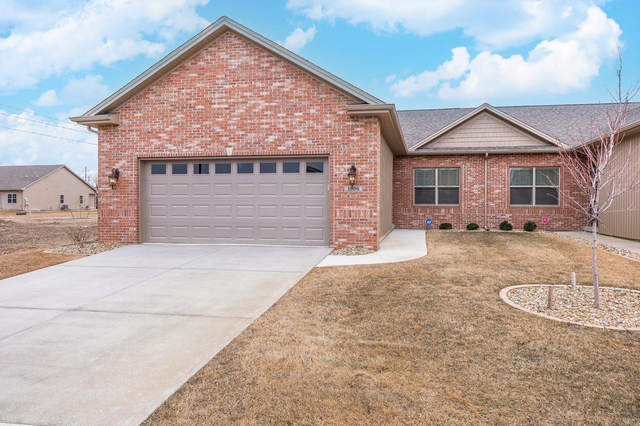 1906 Dunraven Rd., Bloomington, IL 61704