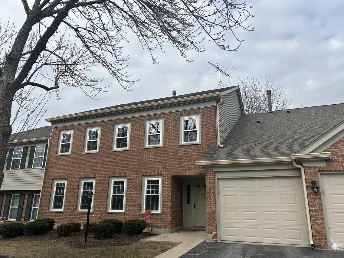 1252 Beechwood Ct. #1C, Schaumburg, IL 60193