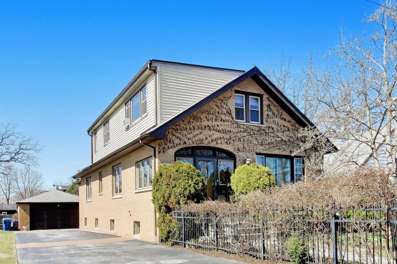 250 High St., Highwood, IL 60040