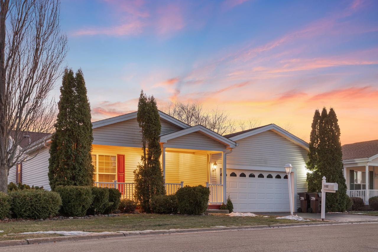 102 Hitching Post Ln., Grayslake, IL 60030