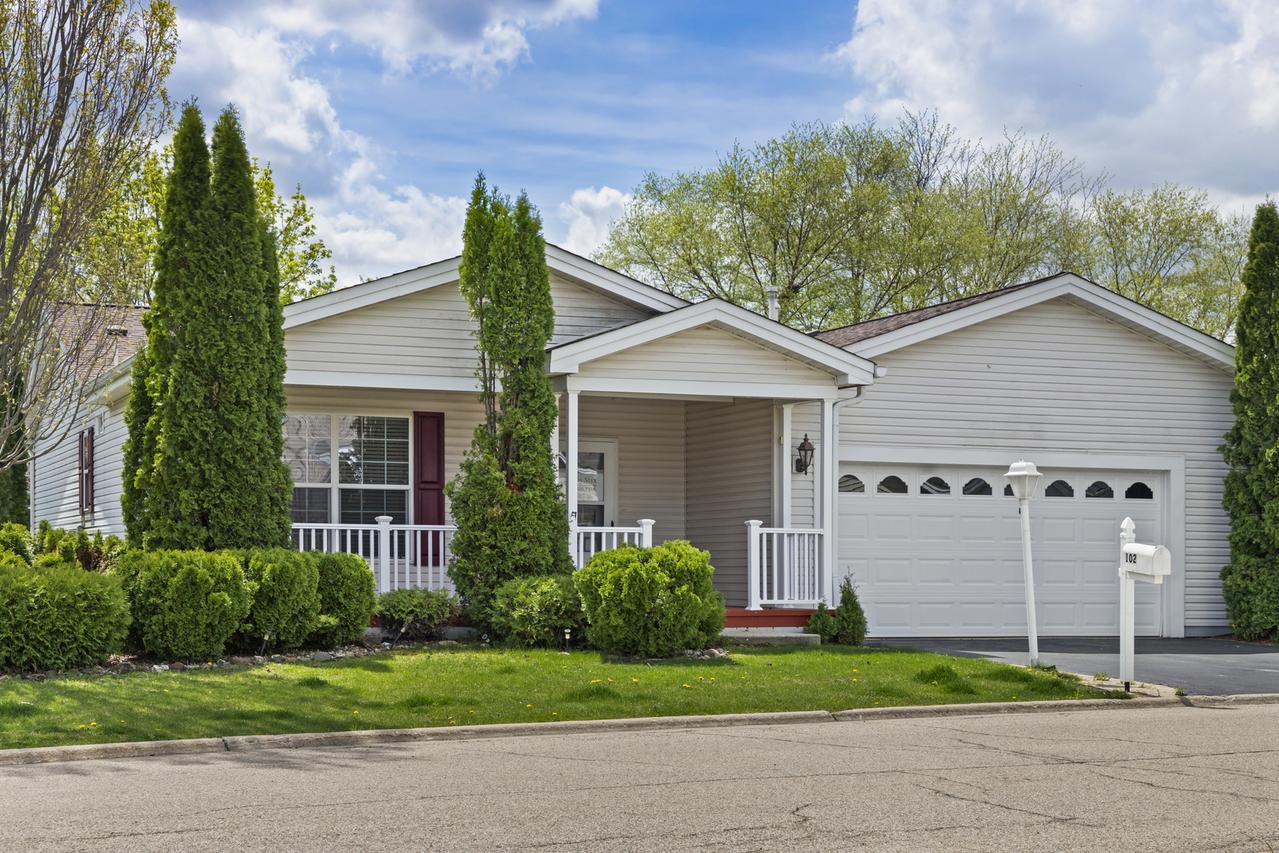 102 Hitching Post Ln., Grayslake, IL 60030