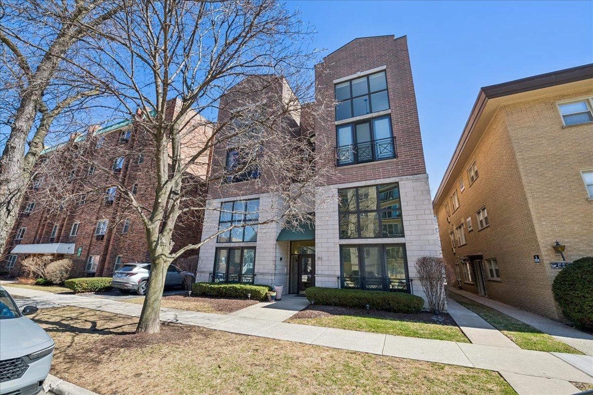 212 Marengo Ave. #2N, Forest Park, IL 60130