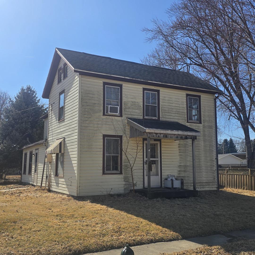 201 W 2nd St., Leaf River, IL 61047