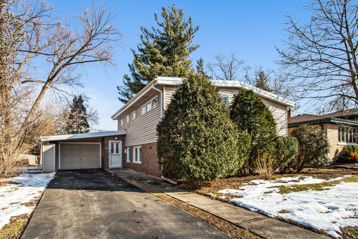 9337 Lincolnwood Dr., Evanston, IL 60203